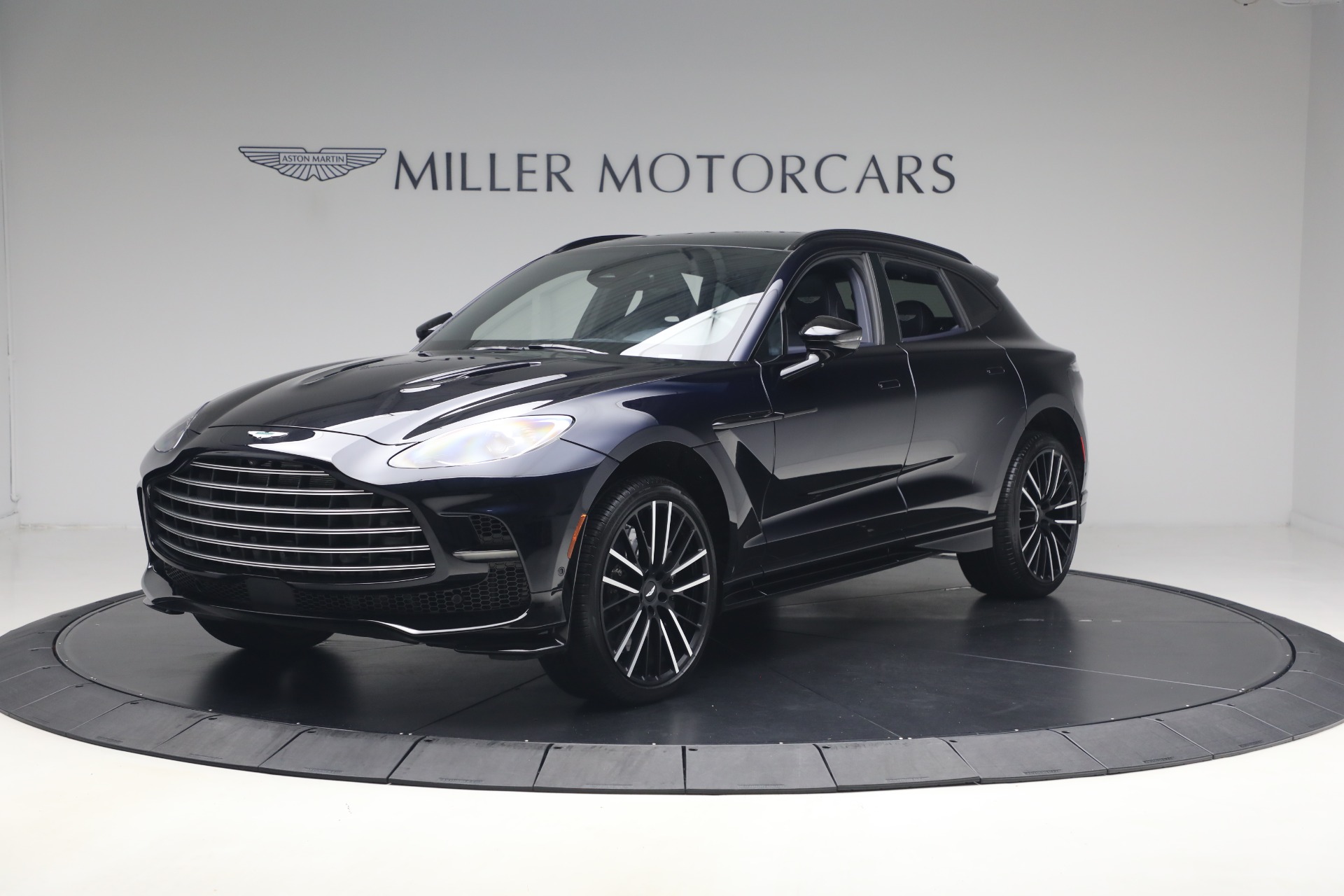 Used 2025 Aston Martin DBX 707 for sale $206,900 at Bugatti of Greenwich in Greenwich CT 06830 1