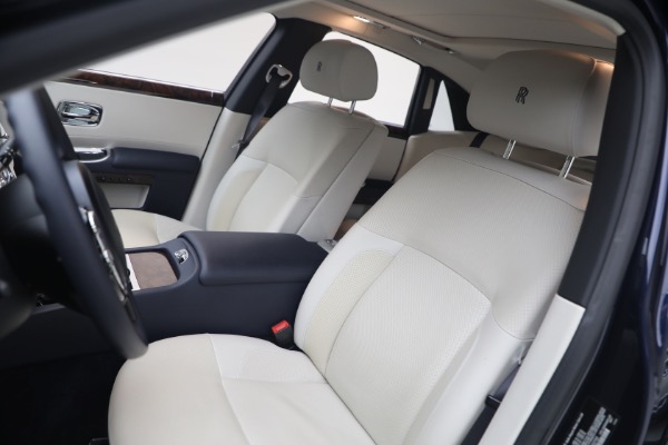 Used 2014 Rolls-Royce Ghost for sale $139,900 at Bugatti of Greenwich in Greenwich CT 06830 18