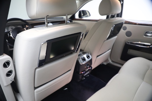 Used 2014 Rolls-Royce Ghost for sale $139,900 at Bugatti of Greenwich in Greenwich CT 06830 25