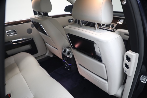 Used 2014 Rolls-Royce Ghost for sale $139,900 at Bugatti of Greenwich in Greenwich CT 06830 27