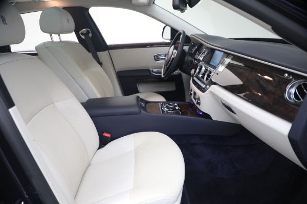 Used 2014 Rolls-Royce Ghost for sale $139,900 at Bugatti of Greenwich in Greenwich CT 06830 28