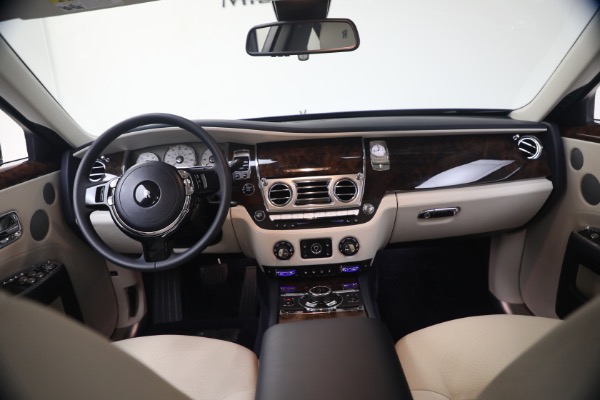 Used 2014 Rolls-Royce Ghost for sale $139,900 at Bugatti of Greenwich in Greenwich CT 06830 4