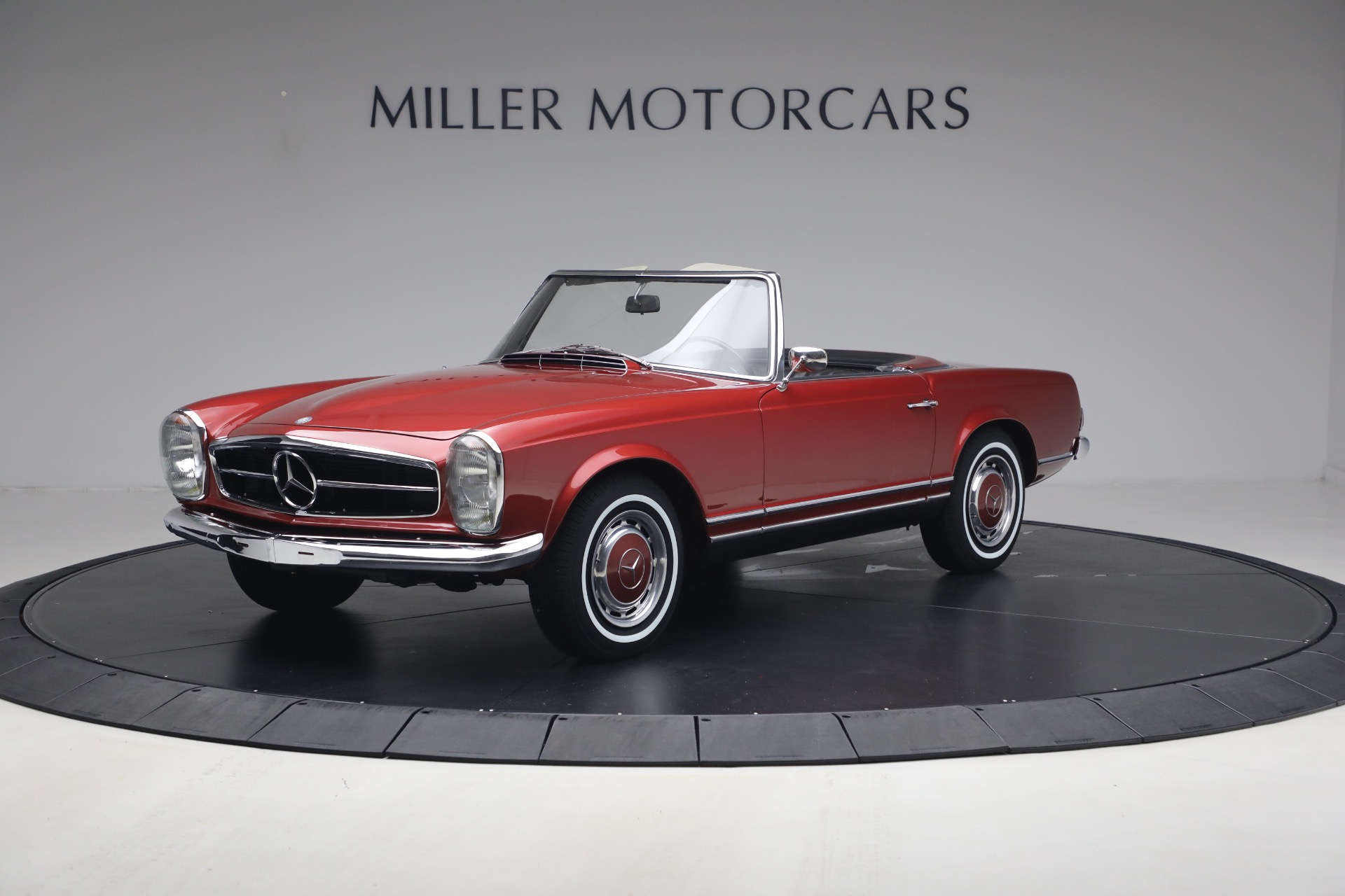Used 1968 Mercedes-Benz 280SL for sale $229,900 at Bugatti of Greenwich in Greenwich CT 06830 1