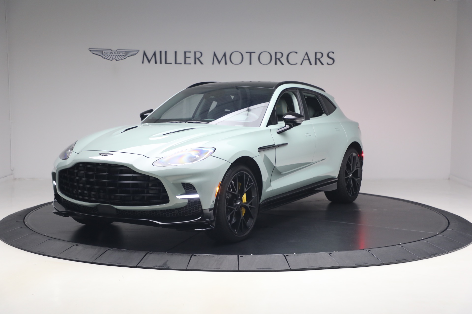 Used 2025 Aston Martin DBX 707 for sale $209,900 at Bugatti of Greenwich in Greenwich CT 06830 1