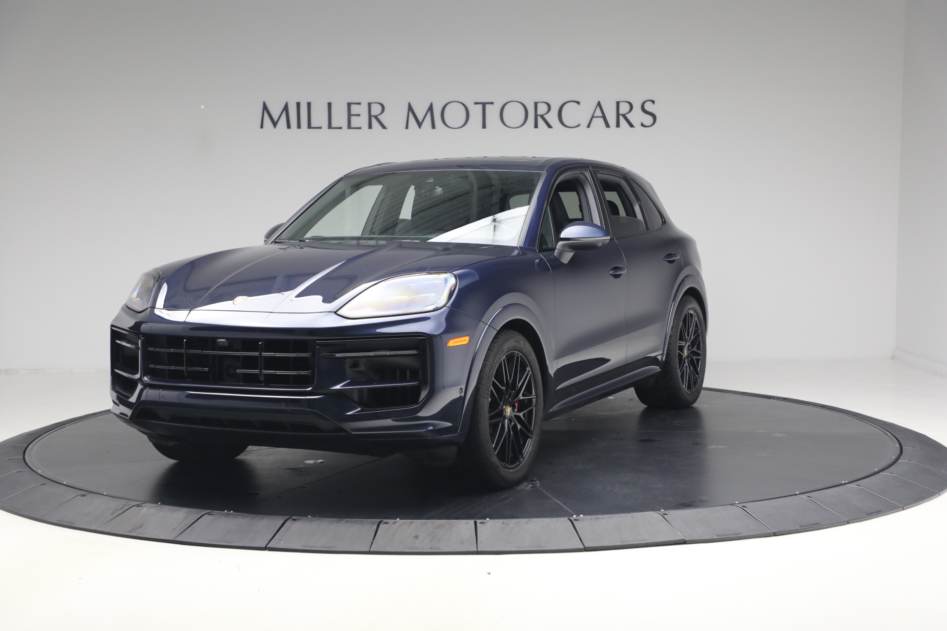 Used 2024 Porsche Cayenne S for sale $79,900 at Bugatti of Greenwich in Greenwich CT 06830 1