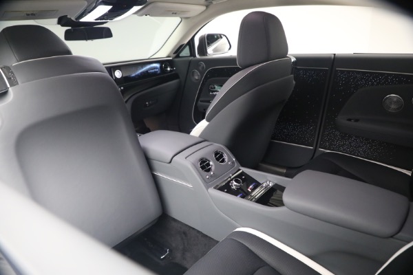 Used 2024 Rolls-Royce Spectre for sale $399,900 at Bugatti of Greenwich in Greenwich CT 06830 25
