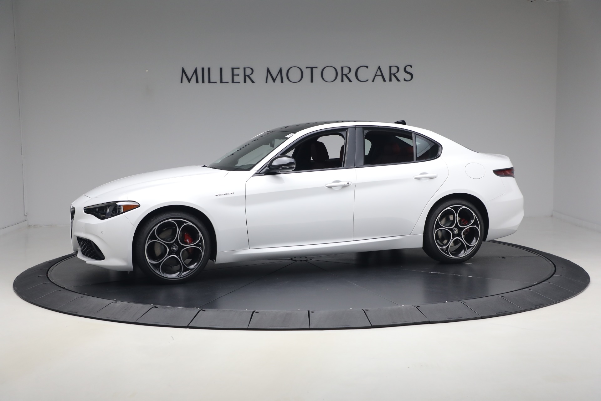 2026 Alfa Romeo Giulia Base - Photo 2