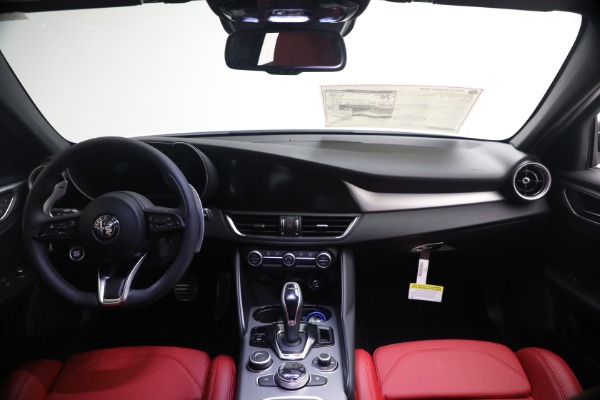 New 2026 Alfa Romeo Giulia Veloce for sale $55,870 at Bugatti of Greenwich in Greenwich CT 06830 22