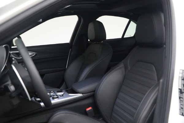 New 2026 Alfa Romeo Giulia Veloce for sale $57,670 at Bugatti of Greenwich in Greenwich CT 06830 15