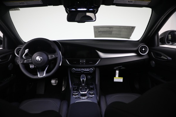New 2026 Alfa Romeo Giulia Veloce for sale $57,670 at Bugatti of Greenwich in Greenwich CT 06830 21