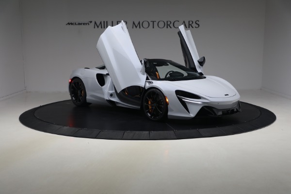 New 2026 McLaren Artura Spider Vision for sale $337,400 at Bugatti of Greenwich in Greenwich CT 06830 19