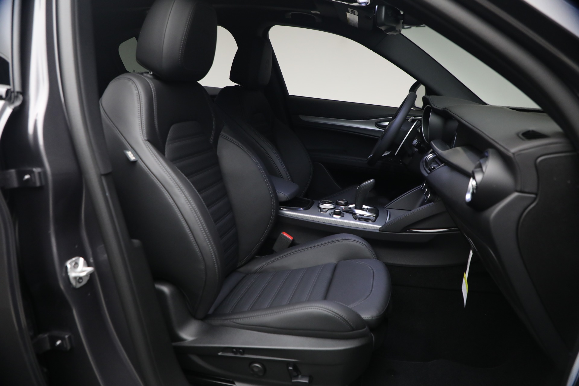 2026 Alfa Romeo Stelvio Base - Photo 16