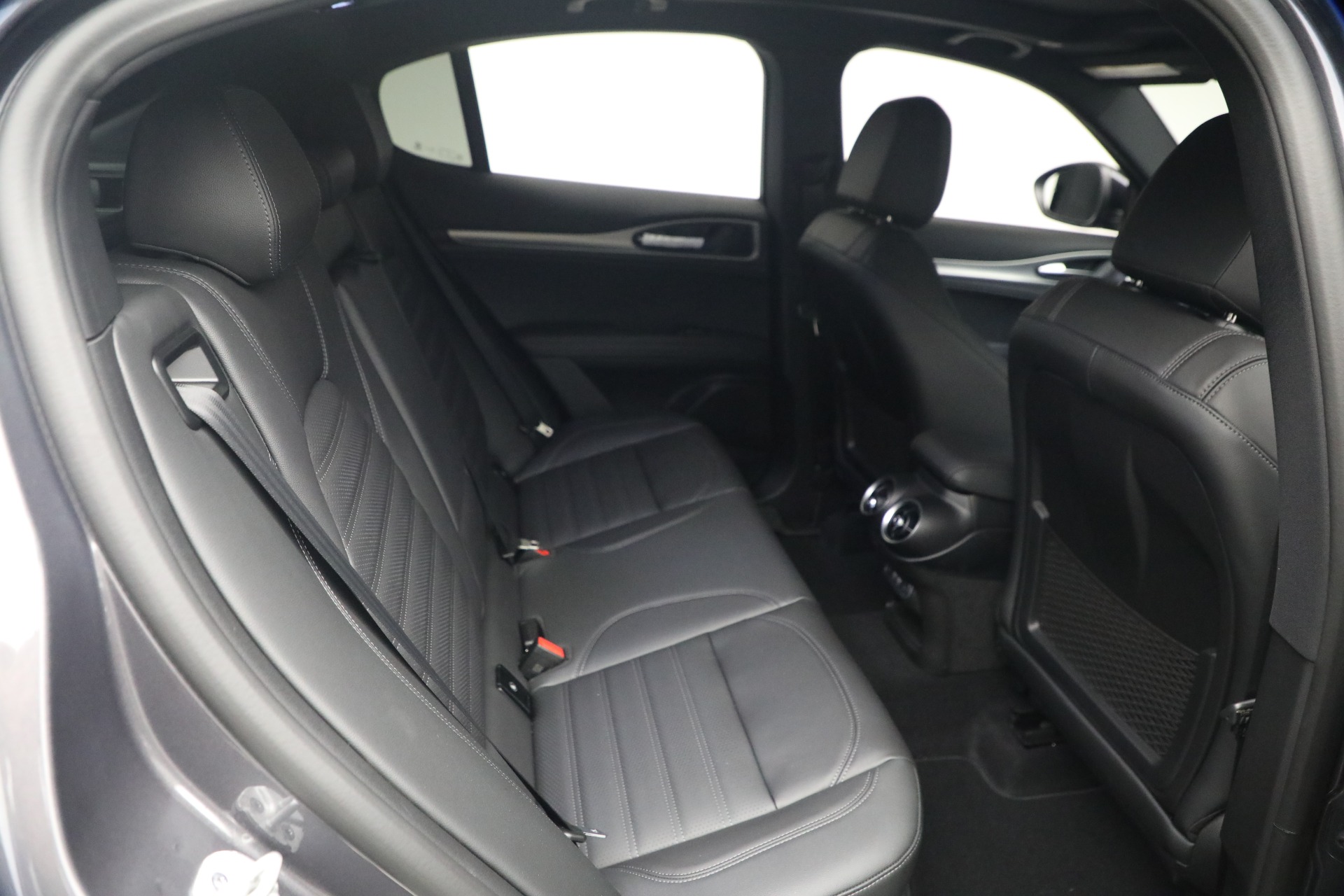 2026 Alfa Romeo Stelvio Base - Photo 17