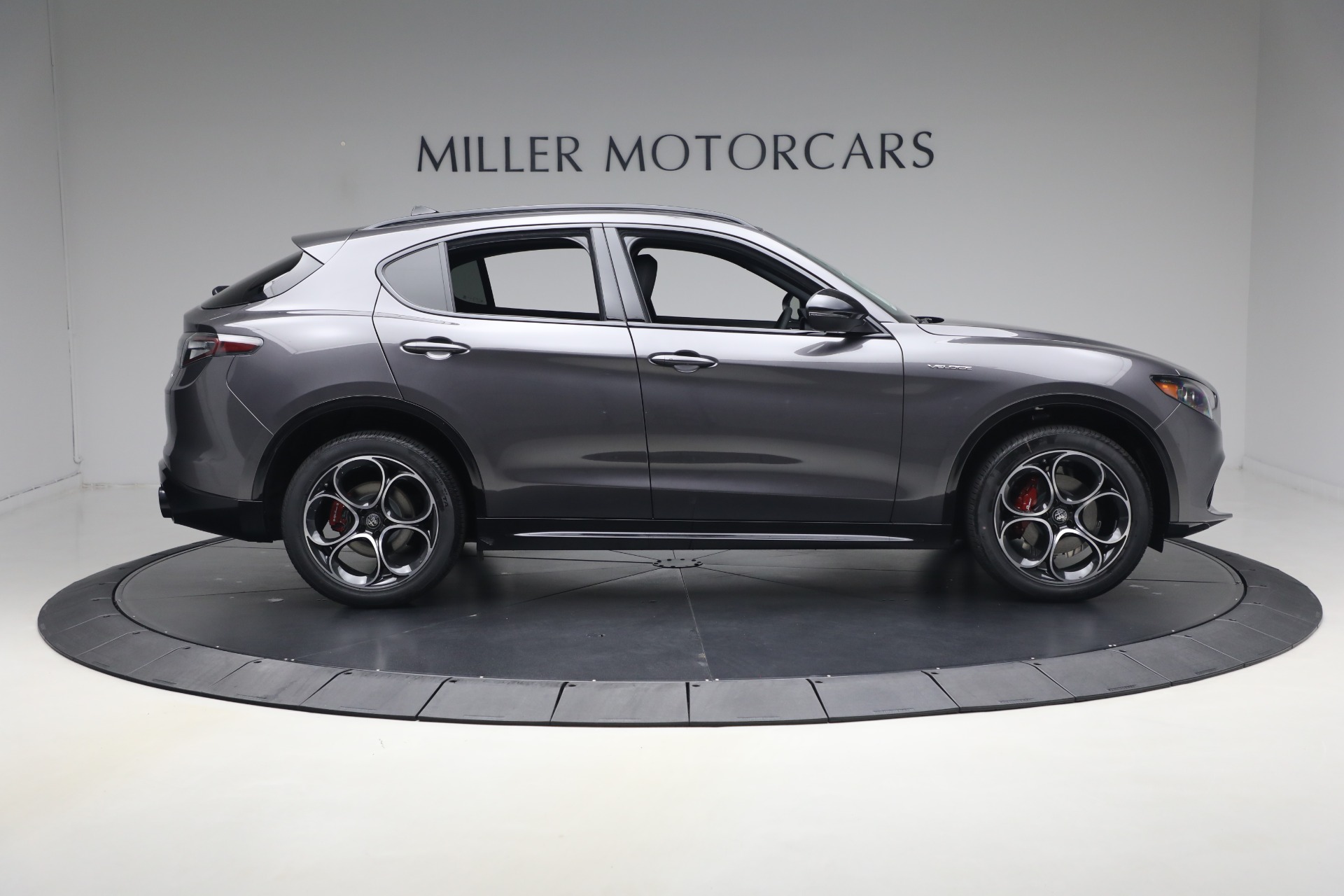2026 Alfa Romeo Stelvio Base - Photo 9