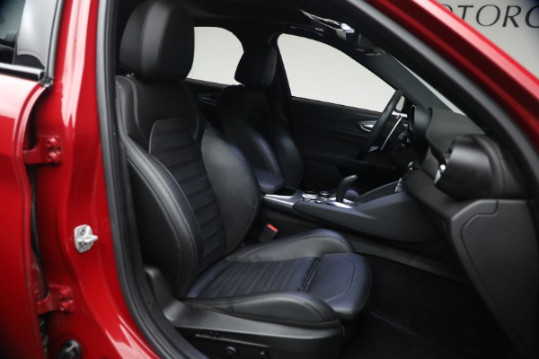 Used 2023 Alfa Romeo Giulia Veloce for sale $33,900 at Bugatti of Greenwich in Greenwich CT 06830 16
