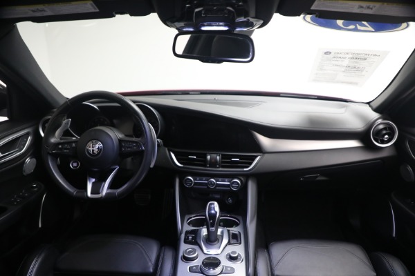 Used 2023 Alfa Romeo Giulia Veloce for sale $33,900 at Bugatti of Greenwich in Greenwich CT 06830 21