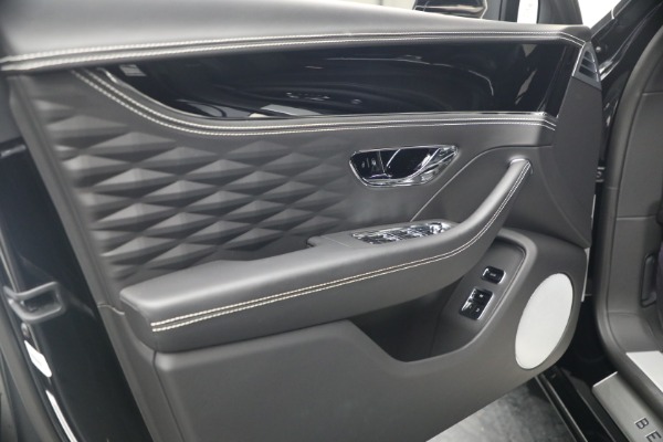 Used 2022 Bentley Flying Spur W12 for sale $195,900 at Bugatti of Greenwich in Greenwich CT 06830 18