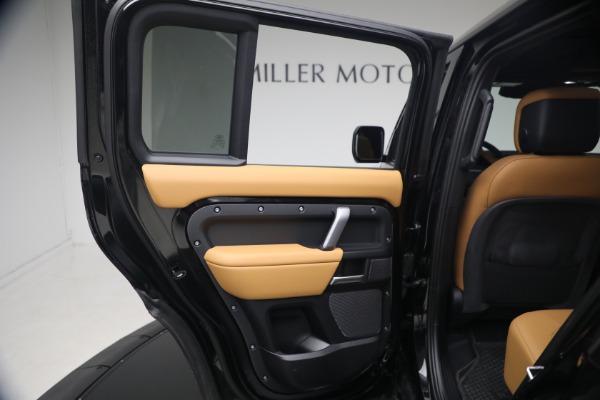 Used 2024 Land Rover Defender 110 V8 P525 for sale $84,900 at Bugatti of Greenwich in Greenwich CT 06830 28