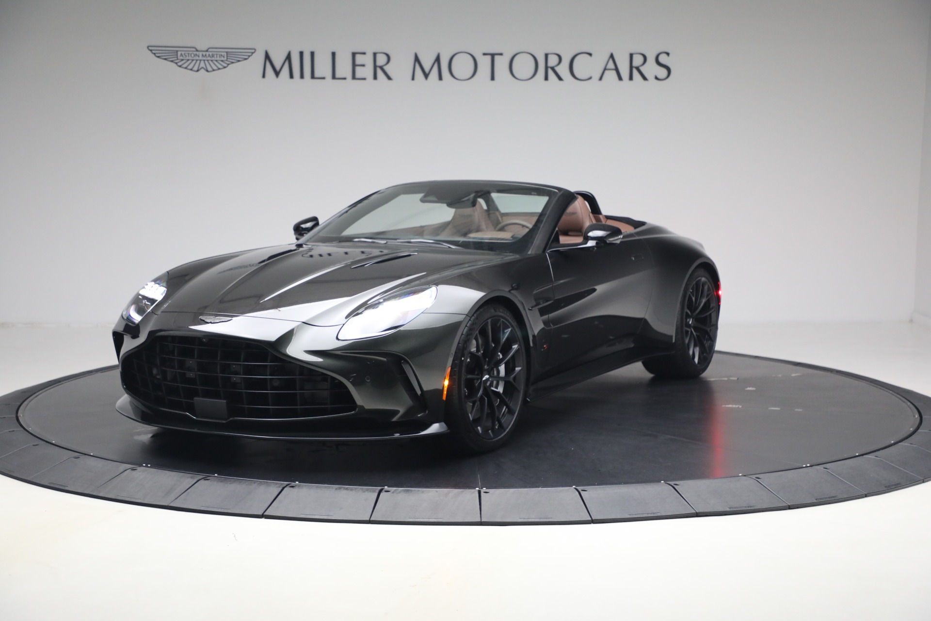 New 2026 Aston Martin Vantage S Roadster for sale $263,900 at Bugatti of Greenwich in Greenwich CT 06830 1