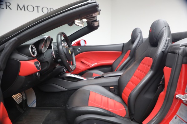Used 2017 Ferrari California T for sale $163,900 at Bugatti of Greenwich in Greenwich CT 06830 13
