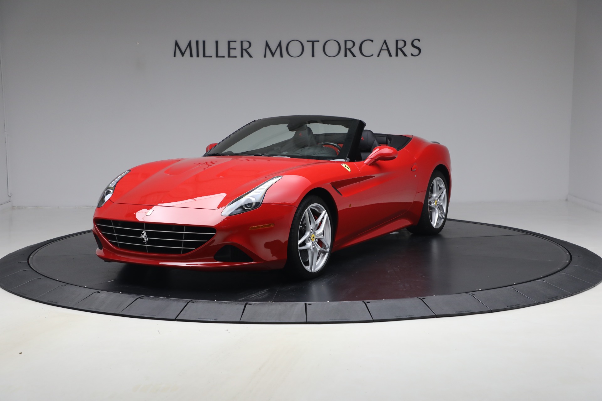 Used 2017 Ferrari California T for sale $163,900 at Bugatti of Greenwich in Greenwich CT 06830 1