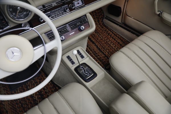 Used 1971 Mercedes-Benz 280SE 3.5 Cabriolet for sale $475,000 at Bugatti of Greenwich in Greenwich CT 06830 25