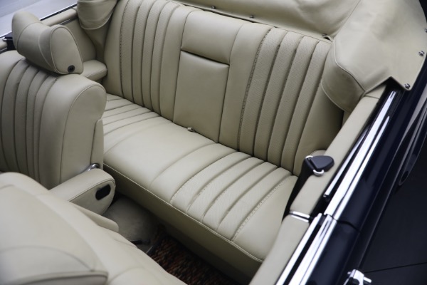 Used 1971 Mercedes-Benz 280SE 3.5 Cabriolet for sale $475,000 at Bugatti of Greenwich in Greenwich CT 06830 28