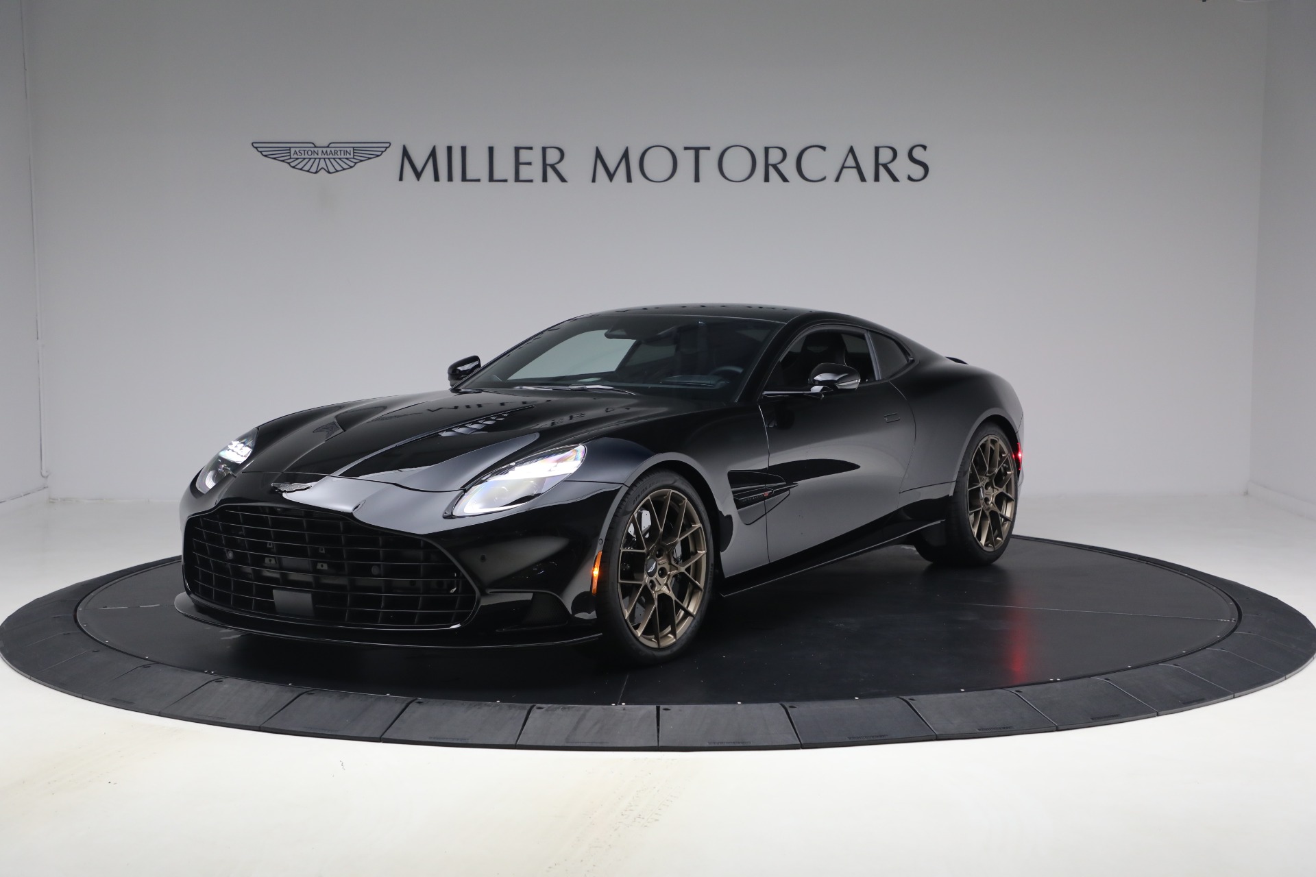 Used 2025 Aston Martin Vanquish for sale $415,900 at Bugatti of Greenwich in Greenwich CT 06830 1