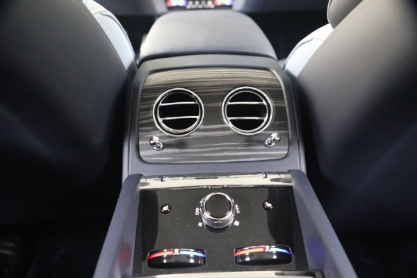 Used 2024 Rolls-Royce Spectre for sale $345,900 at Bugatti of Greenwich in Greenwich CT 06830 28