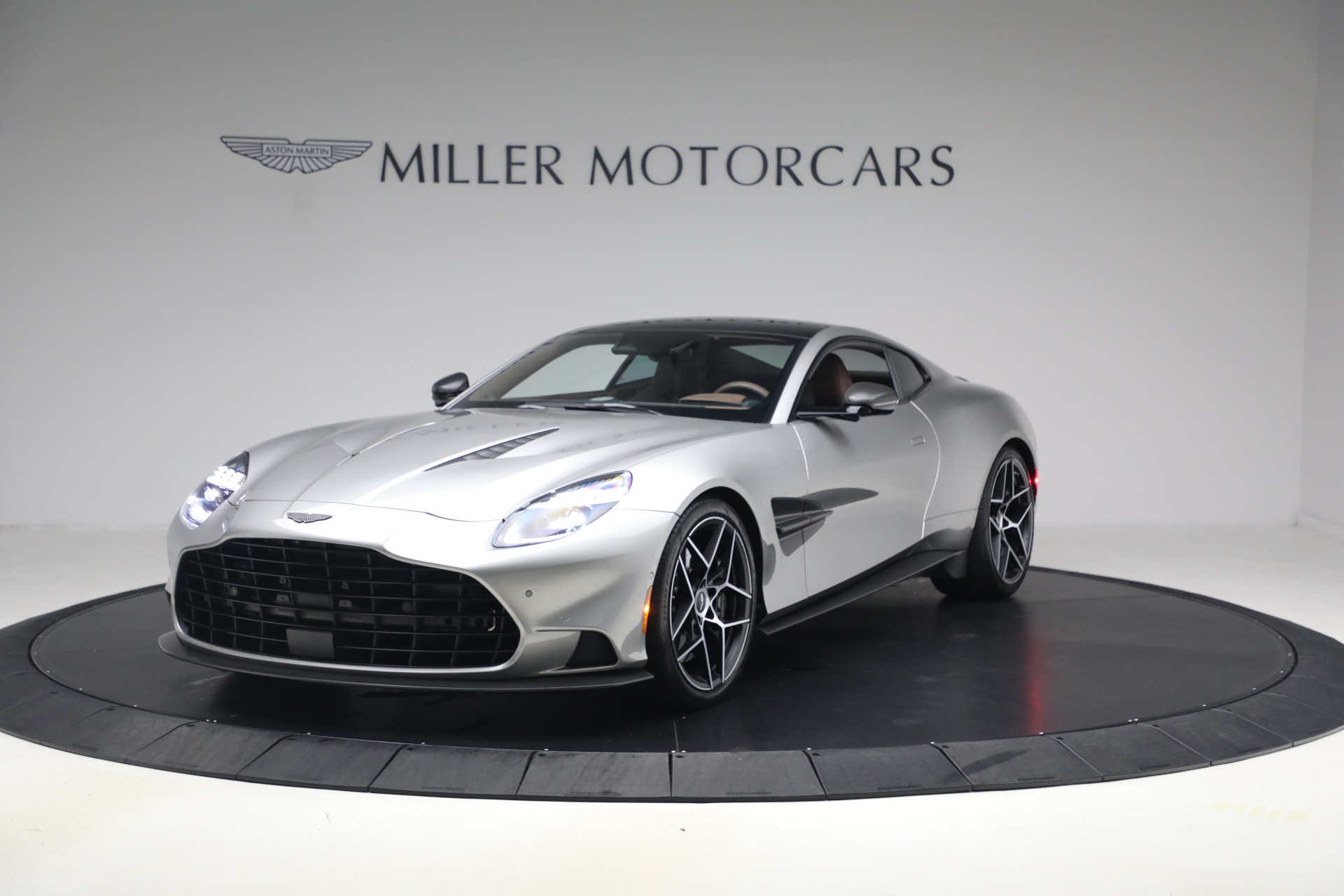 Used 2025 Aston Martin Vanquish for sale $429,900 at Bugatti of Greenwich in Greenwich CT 06830 1