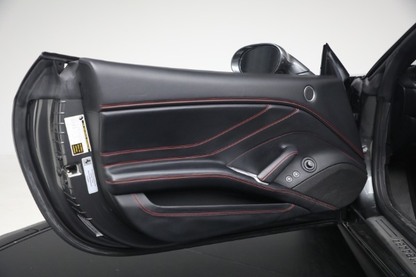 Used 2015 Ferrari California T for sale $139,900 at Bugatti of Greenwich in Greenwich CT 06830 28