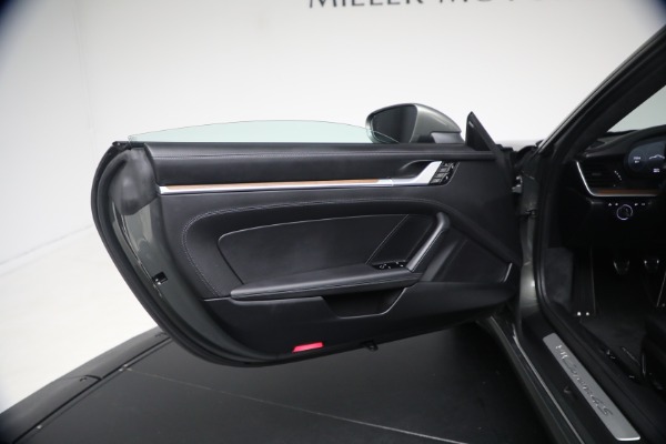 Used 2020 Porsche 911 Carrera 4S for sale $144,900 at Bugatti of Greenwich in Greenwich CT 06830 27